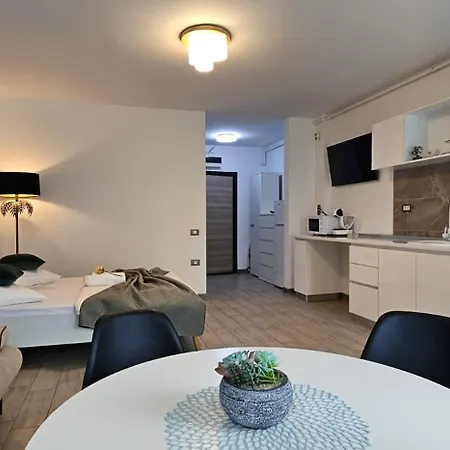 Bellview - Pool And Alezzi Langa Plaja Apartment