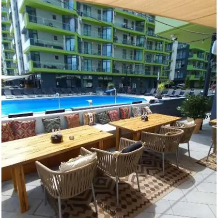 Bellview - Pool And Alezzi Langa Plaja Apartament Năvodari