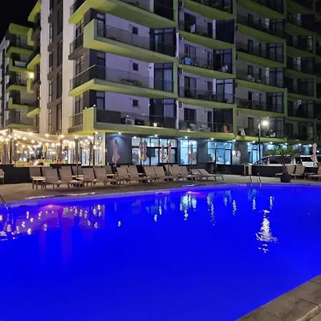 Bellview - Pool And Alezzi Langa Plaja Apartment Năvodari