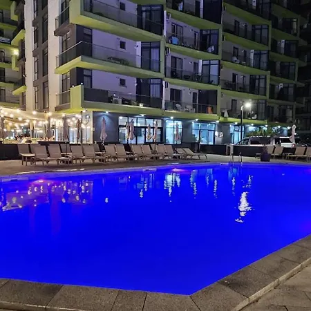 Bellview - Pool And Alezzi Langa Plaja Năvodari